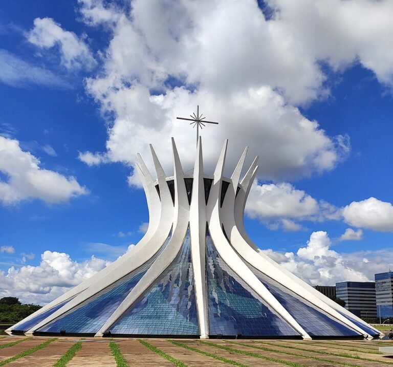 As 10 Maiores Igrejas Católicas do Brasil: As Gigantes da Fé que Impressionam Fiéis e Turistas
