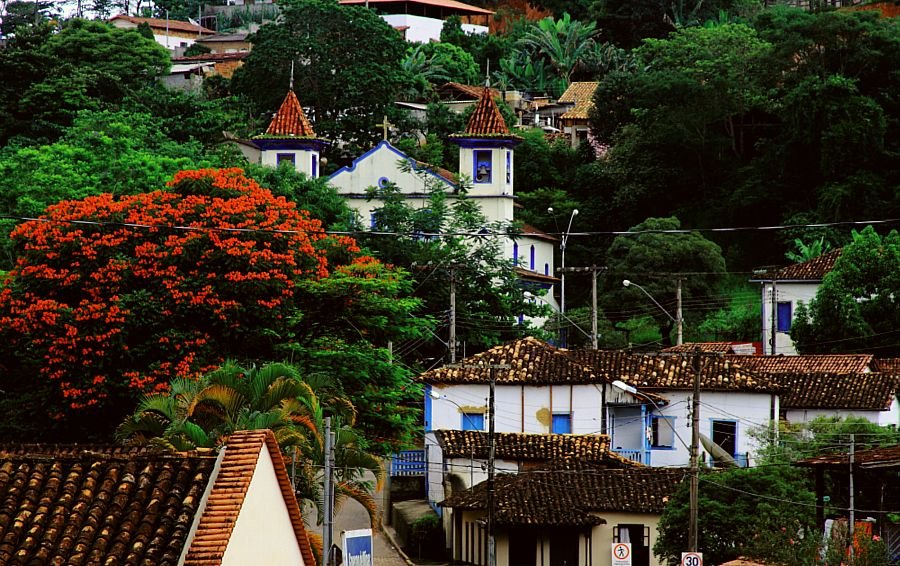 Matriz de Nossa Senhora da Conceição em Ipoema (MG): História, Fé e Turismo no Coraçã0 de Minas Gerais Ao fundo a mtriz de Nossa Senhora da Conceição no distrito de Ipoema MG