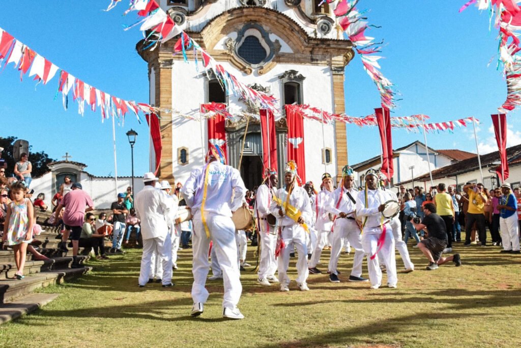 Jornal Voz Ativa Ouro Preto Mg Minas Gerais Op Materia Fieis Celebram A Festa Do Divino Espirito Santo Em Mariana 01062023080633 1536x1025 1 1024x683